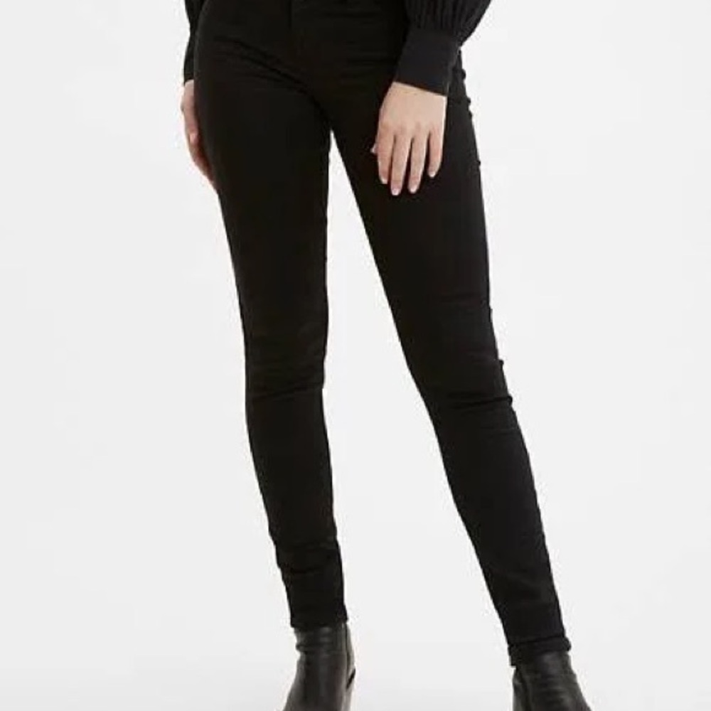 Levi’s 710 Black Super Skinny jeans